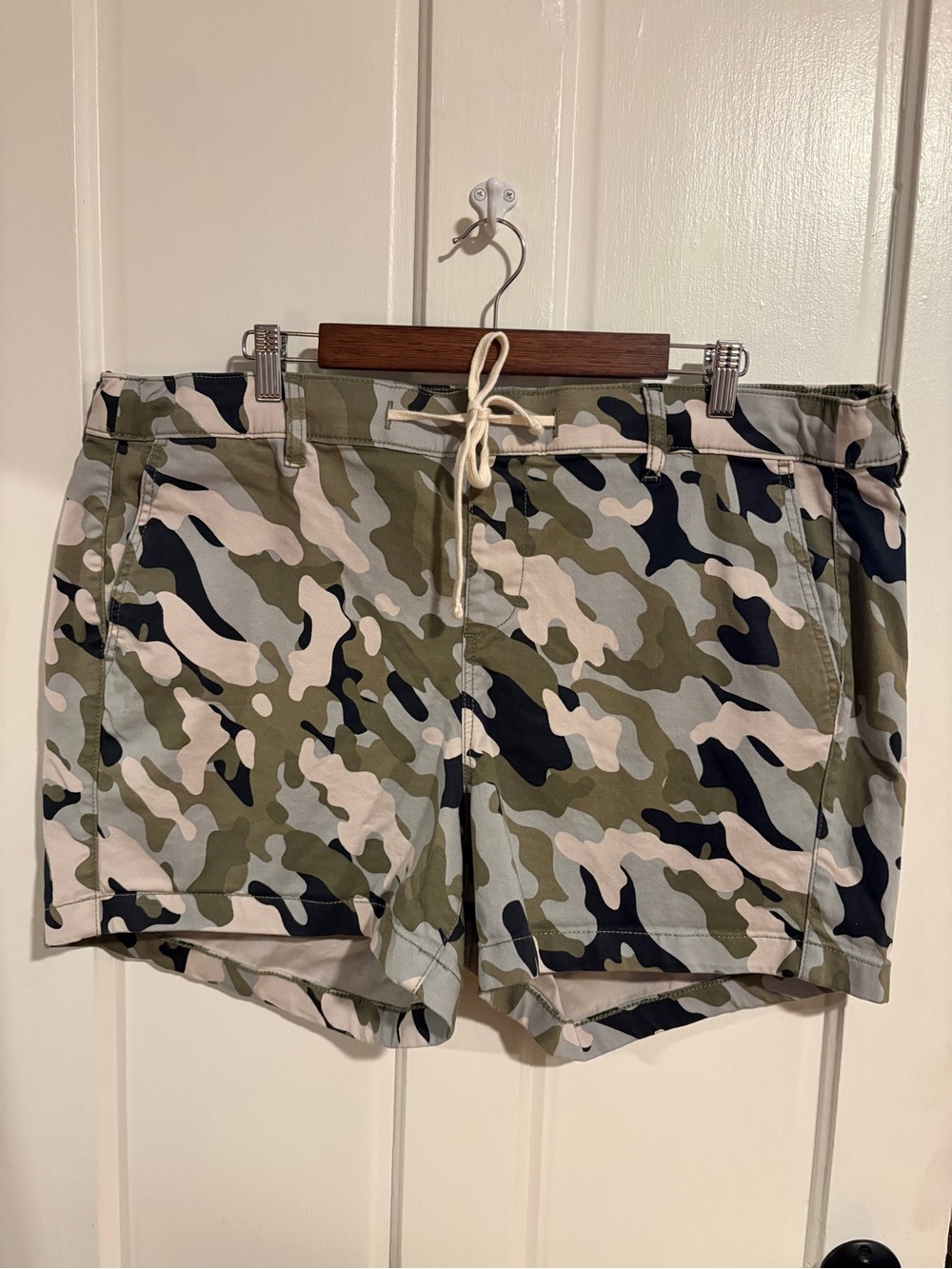 Torrid 3.5'' Weekend Mid-Rise Short - Picture 4 of 7